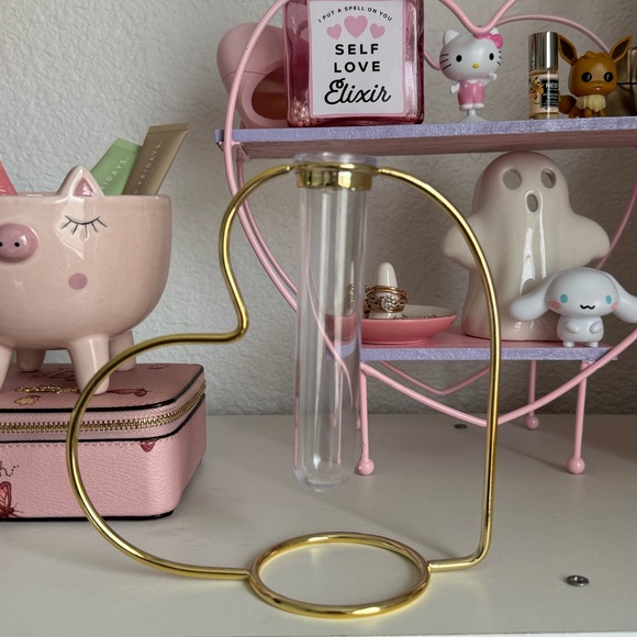 Gold Heart Shaped Tube Vase - Picture 1 of 3